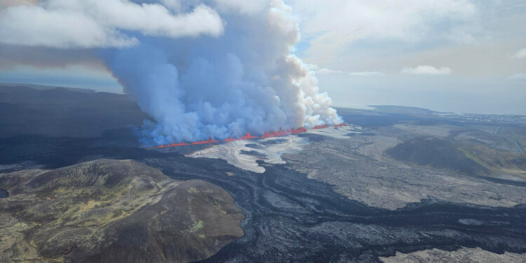 İzlanda'da yanardağ son 6 ayda 5’inci kez patladı