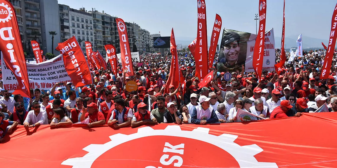 İzmir'de 1 mayıs, gündoğdu meydanı'nda kutlandı