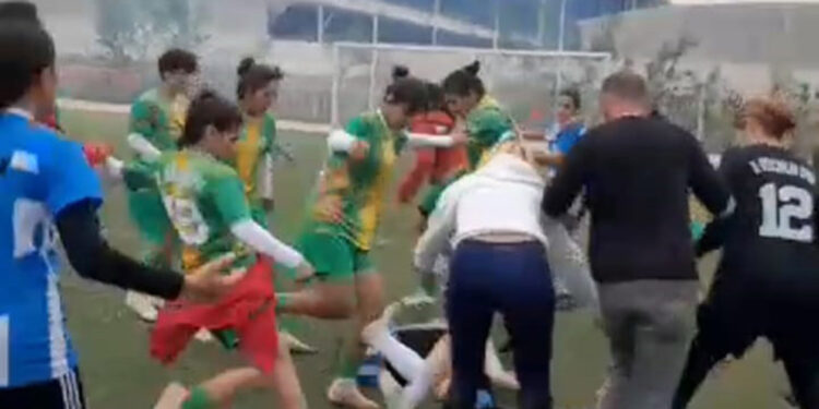 Kadınlar Futbol 3'üncü Ligi'ndeki olaylı maçta 7 oyuncu yaralandı