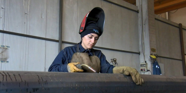 Kadınlardan aydınlatma direği ihracına destek