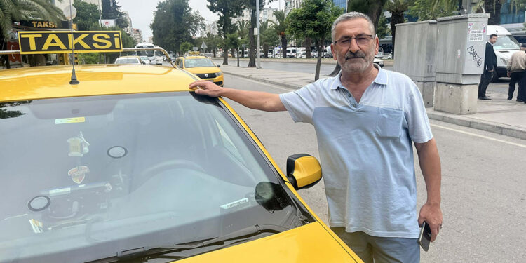 Kaldırım taşıyla saldırıya uğrayan taksici, mesleğini bıraktı