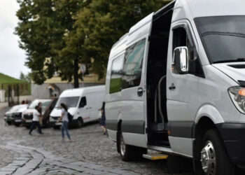 Kamuda personel servislerinin kaldırılması esnafı iflasa sürüklüyor