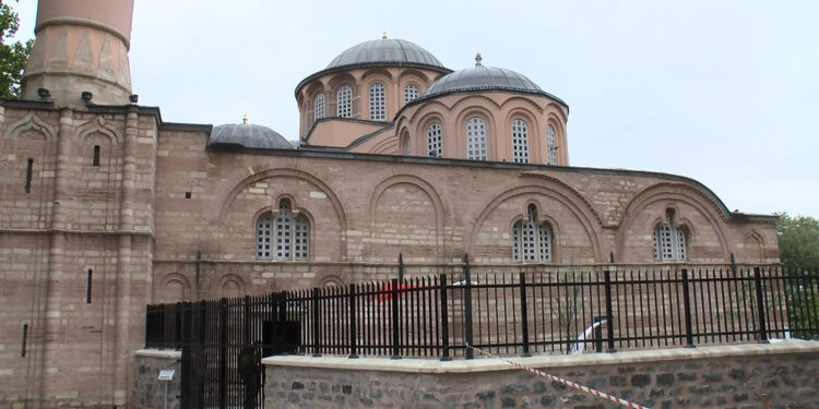 Kariye Camii’nde 79 yıl sonra cuma namazı kılındı