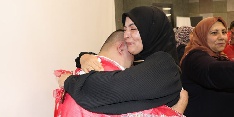 Kayseri'de 160 engelliye temsili asker kınası