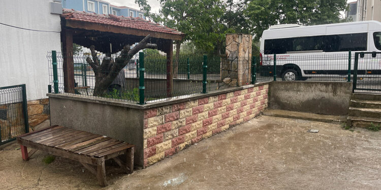 Keşan'da dolu ve sağanak etkili oldu