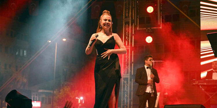 KALEFEST'te Lara konseri