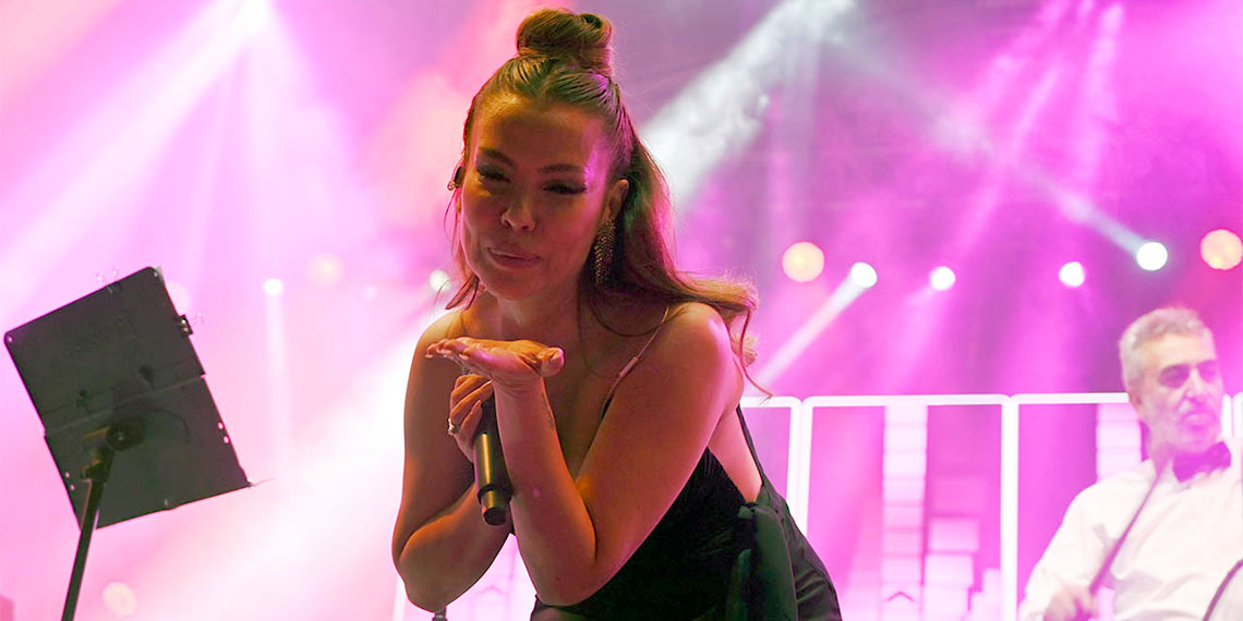 Kırıkkale Tanıtım Günleri KALEFEST kapsamında gerçekleşen halk konserinin son gününde şarkıcı Lara sahne aldı.