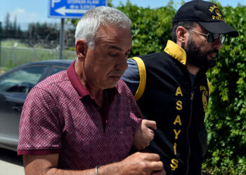 Kızına fotoğrafla şantaj yapınca öldürmüş