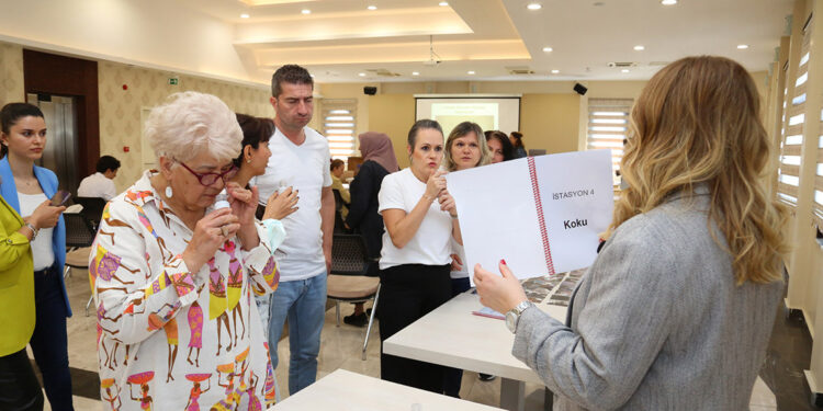 Küçükçekmece'de demans parkuru eğitimi yapıldı