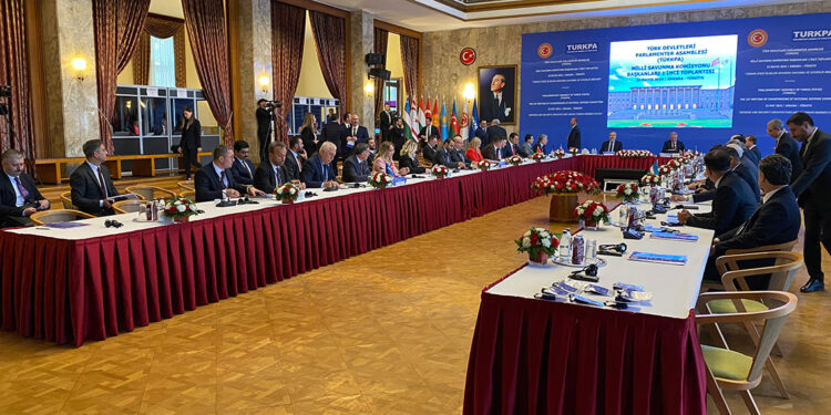 Küresel güçlerin karşısında durmanın yolu saflarımızı sıkılaştırmak