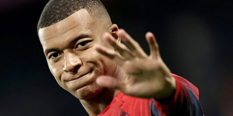 Kylian Mbappe sezon sonunda PSG'den ayrılıyor