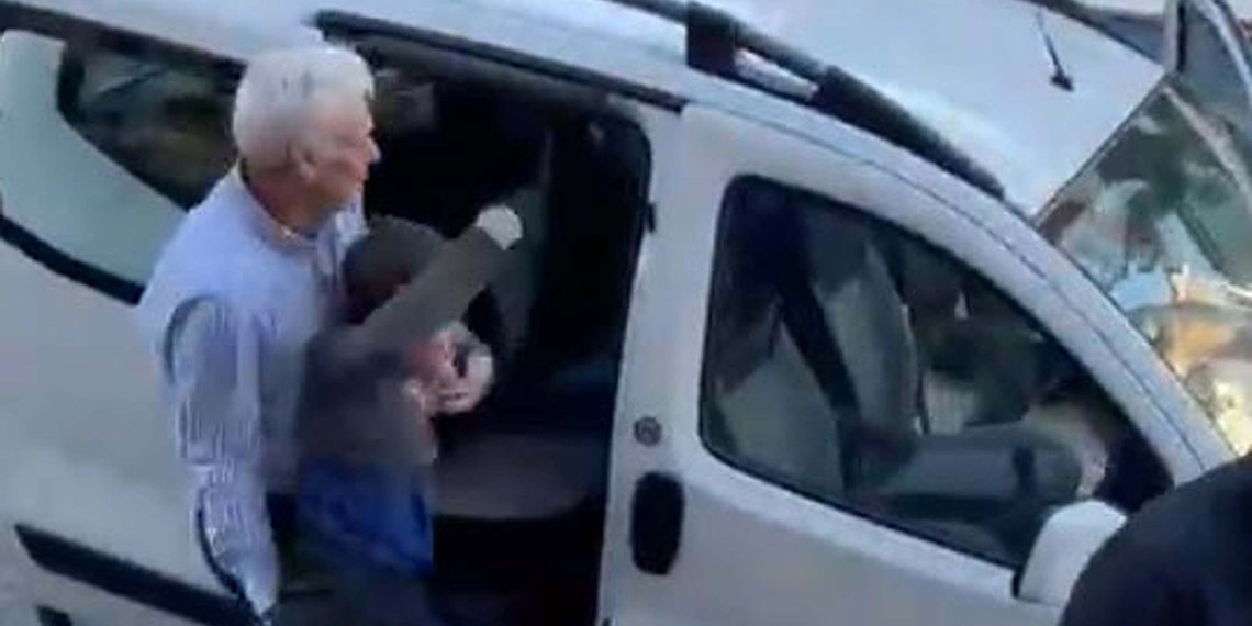 İzmir'deki Leonardo davasında çocuğun, vatandaşı olduğu ülkeye iadesi kararı istinafın ardından Yargıtay'da da onandı. Leonardo Maximus Yiğit, önceki gün polis ekipleri eşliğinde anneye verildi. O anlar ise cep telefonu kamerasıyla kayda alındı.