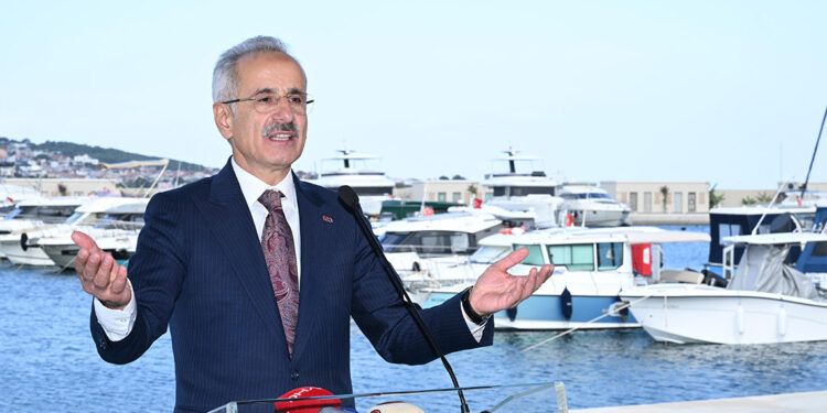 Limanlarda elleçlenen yük miktarı 4 ayda yüzde 5,9 arttı