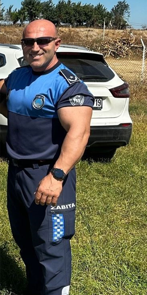 Bursa’nın Mustafakemalpaşa ilçesinde görev yapan milli sporcu zabıta amiri, vücut geliştirmede Avrupa Şampiyonu oldu.