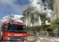 Manisa'da 3 katlı apartmanda yangın