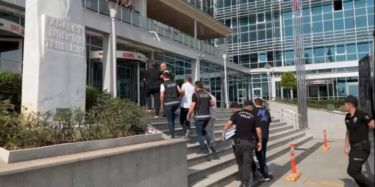 Mersin’de 5 kişilik suç şebekesi çökertildi