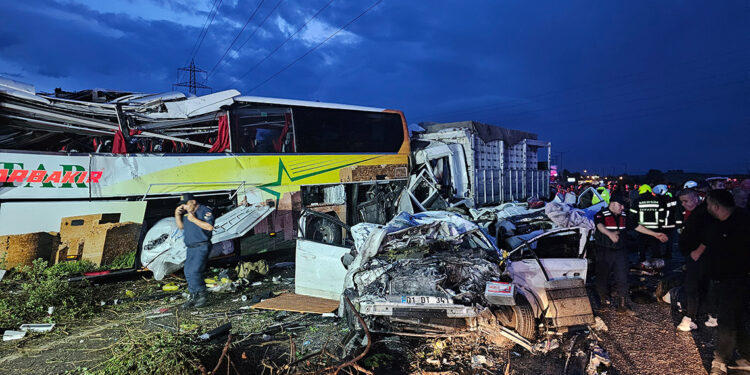 Mersin'deki kazada ölen 10 kişinin kimlikleri belli oldu