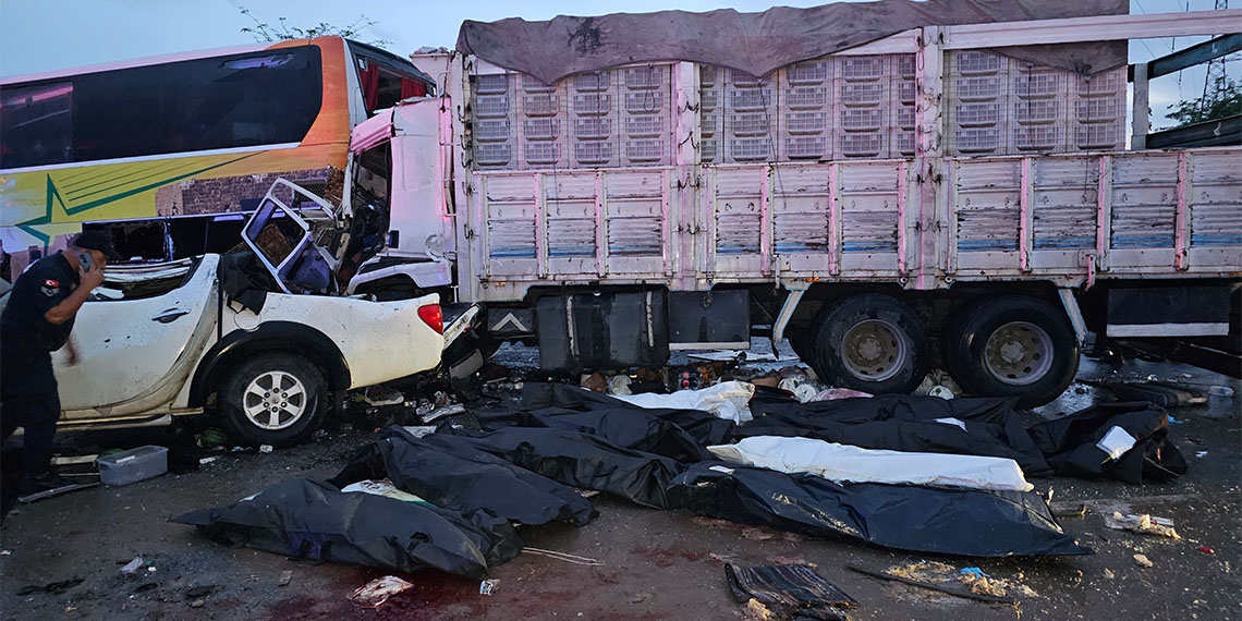 Mersin'de 10 kişinin hayatını kaybettiği, 39 kişinin yaralandığı kazaya ilişkin tutuklanan yolcu otobüsünün şoförü Ali Güler'in (45), ifadesi ortaya çıktı. Güler'in, "Gişeden çıktıktan sonra bir aracı solladım. Hava aşırı yağışlıydı. Zemin ıslak olunca hakimiyetimi kaybettim. Çok üzgünüm" dediği öğrenildi.