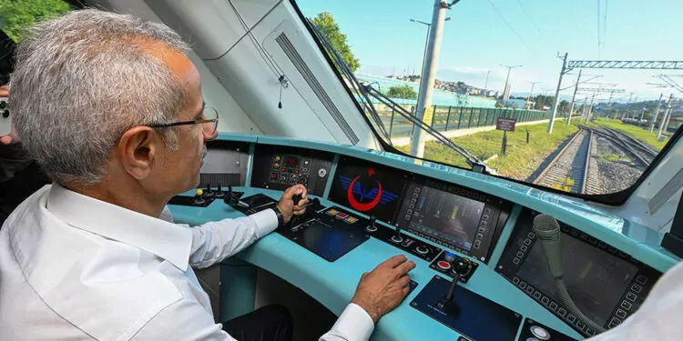 Milli elektrikli tren seti 1 yılda 575 bin yolcu taşıdı