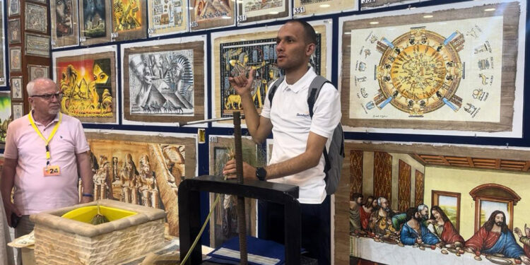 Mısır'ın papirüs atölyelerinde tarihe yolculuk