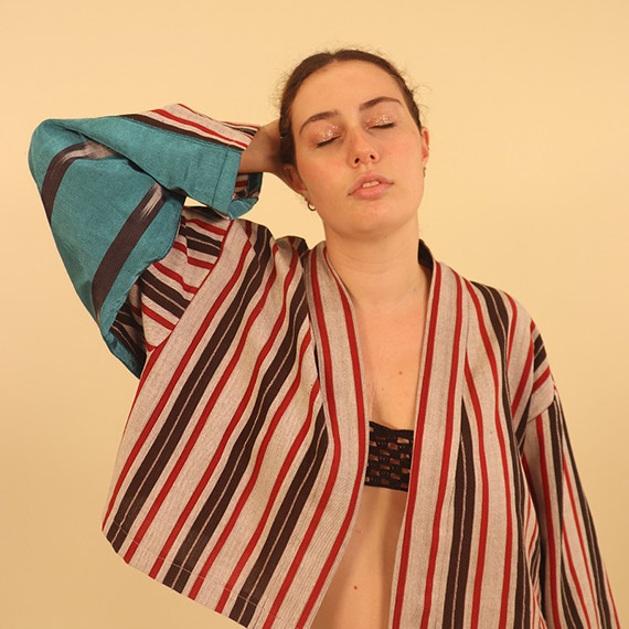 Modacı Zeynep Ağırbaş, yeni koleksiyonu ‘Sev Kardeşim’i tanıttı