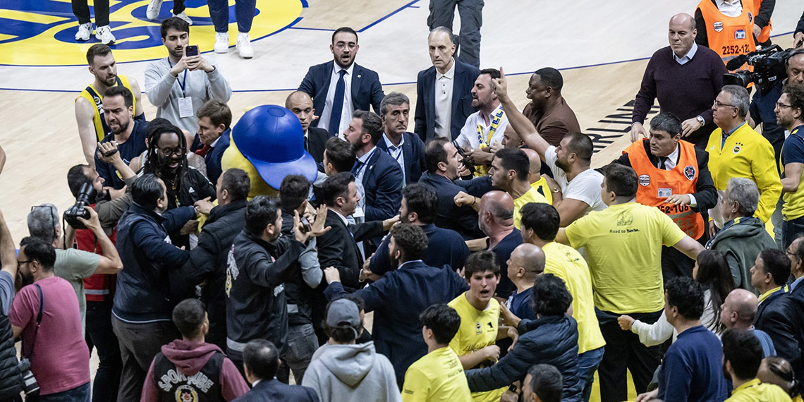 Monaco maçındaki kavgada Ali Koç'un oğlu çılgına döndü