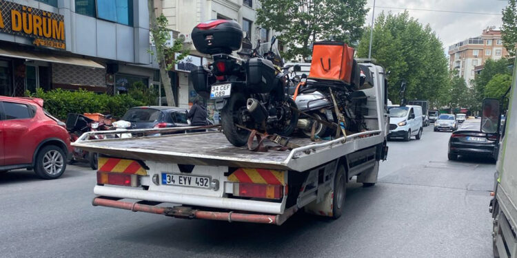 Motosikletlilerin 'çekici ücreti' tepkisi