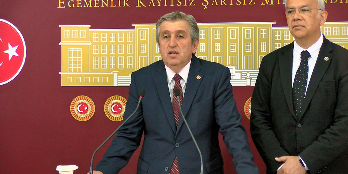 CHP Bursa Milletvekili Kayıhan Pala ve CHP Samsun Milletvekili Murat Çan Burdur Devlet Hastanesindeki diyaliz sonrası fenalaşmasına ilişkin açıklama yaptı.