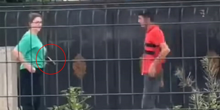 Okuldan atılan kız öğrenci tabancayla okulu bastı