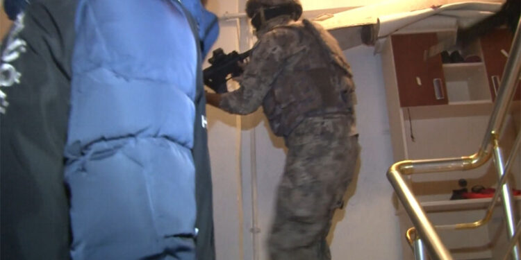 Organize göçmen kaçakçılığı çetesine operasyon