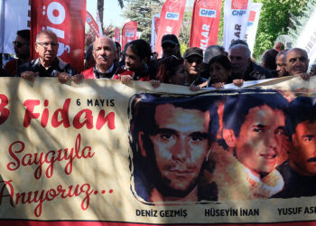 Deniz anayasal düzeni savunuyordu