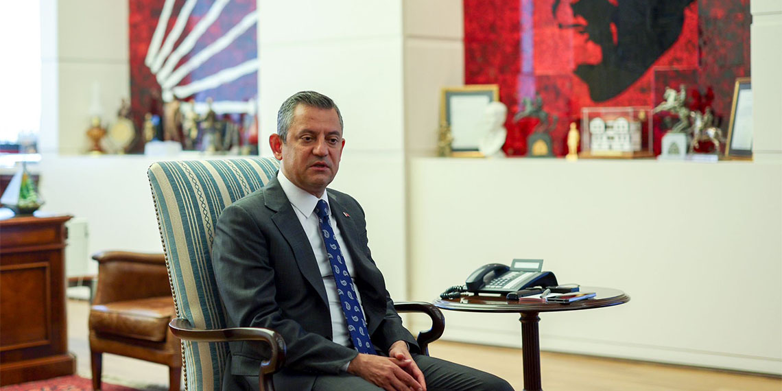 Özgür Özel, Sinan Ateş'in eşi Ayşe Ateş ile görüştü