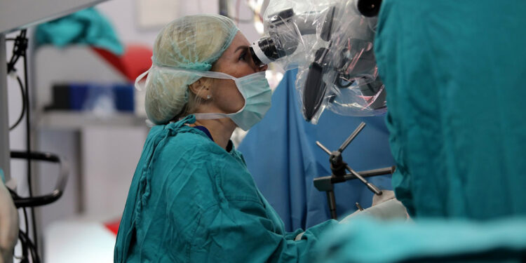 Oğlundan babasına, anneden yavrusuna karaciğer nakli