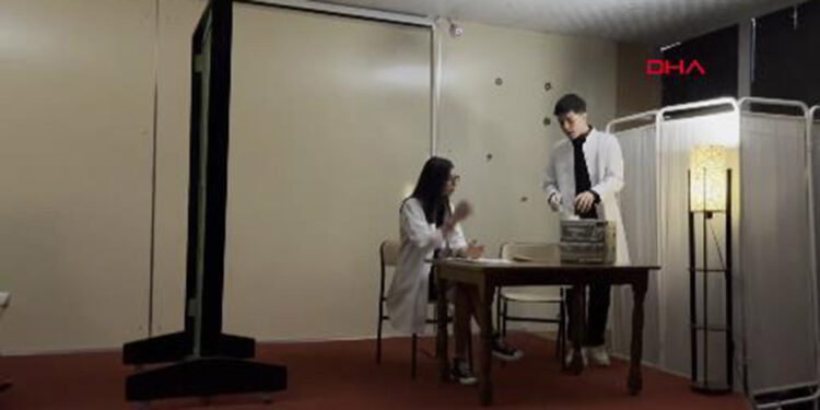 'Ölüm konçertosu' tiyatrosuyla Türkiye birincisi oldular