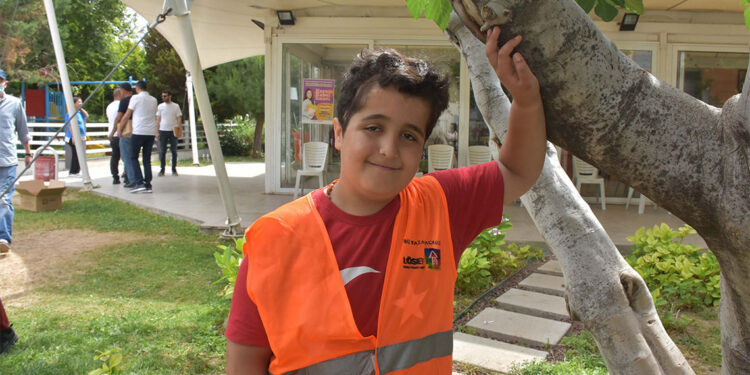 Kanserle mücadele eden kanser hastalarına iyilik saçıyor