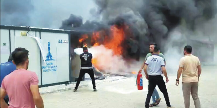 Osmaniye'de depremzedelerin kaldığı konteyner kentte yangın
