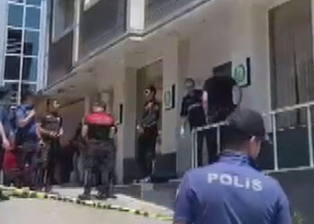 Otele el bombası ile saldıran kişi silahla vuruldu
