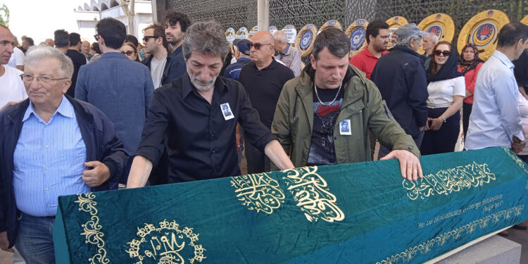 Oyuncu Ahmet Uğurlu son yolculuğuna uğurlandı