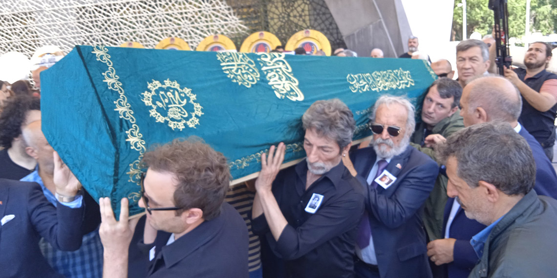 Oyuncu Ahmet Uğurlu son yolculuğuna uğurlandı