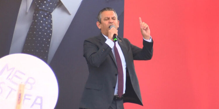 Özgür Özel 'Büyük Eğitim Mitingi'nde konuştu