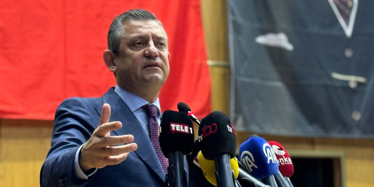 Özgür Özel: Erdoğan'a anayasa yapmayız