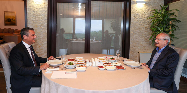 Özgür Özel Kemal Kılıçdaroğlu ile bir araya geldi