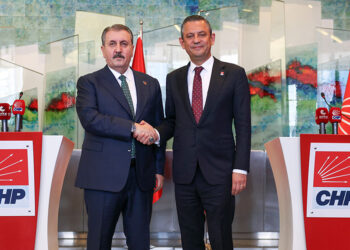 Özgür Özel: O cenaze orada durdukça siyaset normalleşemez
