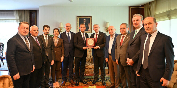 Özgür Özel'den Mansur Yavaş'a hayırlı olsun ziyareti