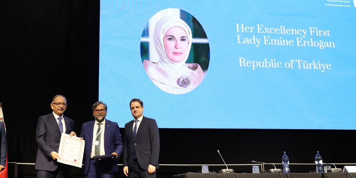 Özhaseki, Sıfır Atık Projesi'ne verilen AKDENİZ-PA Ödülü'nü aldı