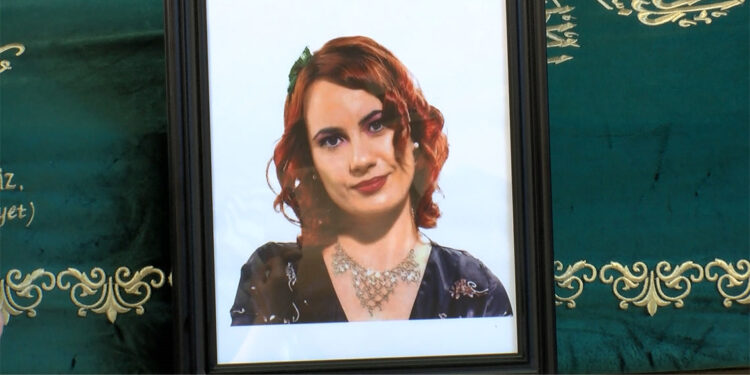 Özlem Kumrular toprağa verildi