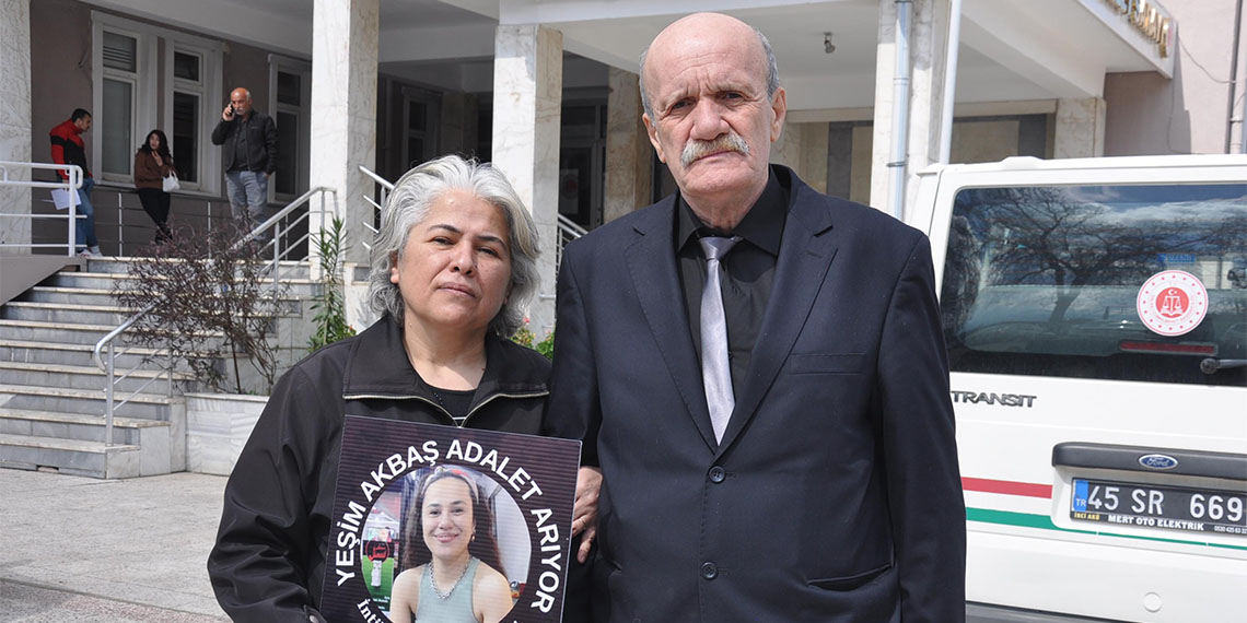 Polis lojmanında ölü bulunan Yeşim'in annesi Aysun Akbaş, iftira atıldığını belirtip, "Kızım iddia edilen nedenle psikolojik tedavi görmedi" dedi.