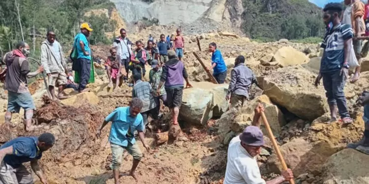 Papua yeni gine'de toprak kayması: 670 kişi ölmüş olabilir