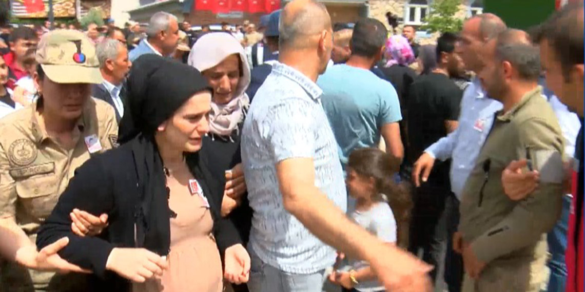 Pençe Kilit şehidimiz Yahya Yıldız’ın cenazesi, Şırnak’ta düzenlenen törenin ardından toprağa verilmek üzere memleketi Siirt’in Eruh ilçesine getirildi.