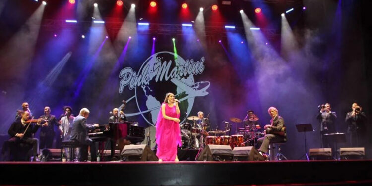 Pink Martini Antalya'da konser verdi
